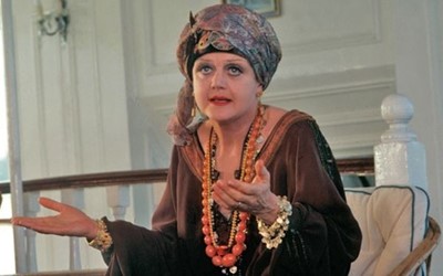 Lot 51 - Angela Lansbury's costume as Salome Otterbourne in the 1978 film 'Death on the Nile'
