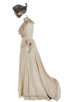 Lot 39 - Uma Thurman's costume as Charlotte Stant in the film 'The Golden Bowl', 2000