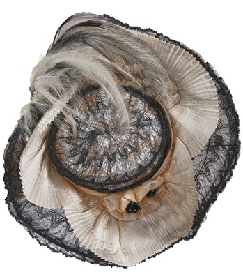 Lot 39 - Uma Thurman's costume as Charlotte Stant in the film 'The Golden Bowl', 2000