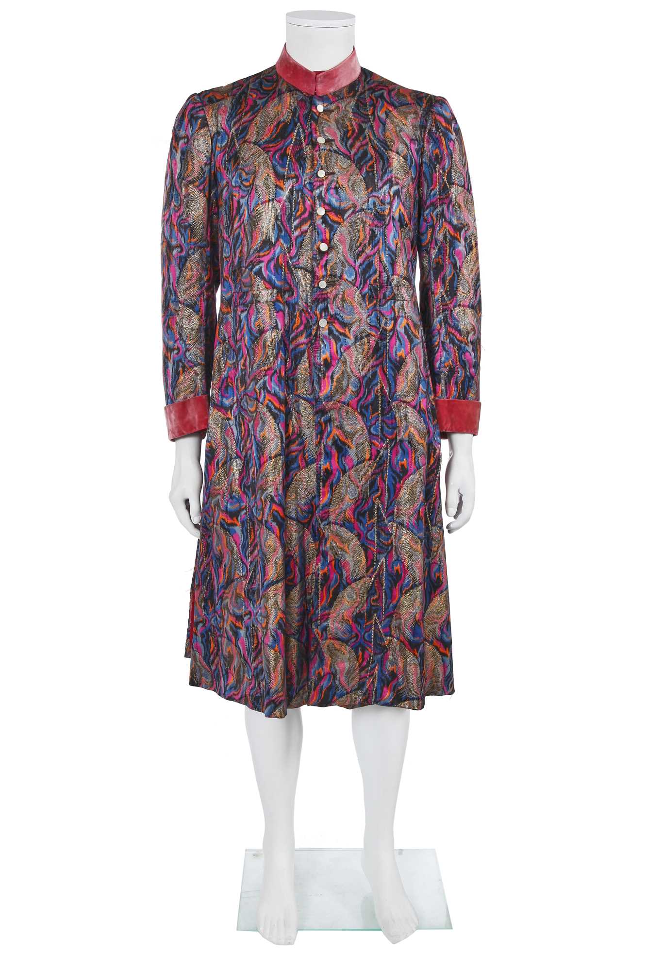 Lot 161 - A fine Ranken and Co. silk achkan made for the Maharaja Kameshwar Singh Bahadur, circa 1934