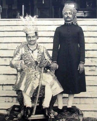 Lot 161 - A fine Ranken and Co. silk achkan made for the Maharaja Kameshwar Singh Bahadur, circa 1934