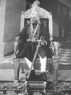 Lot 161 - A fine Ranken and Co. silk achkan made for the Maharaja Kameshwar Singh Bahadur, circa 1934