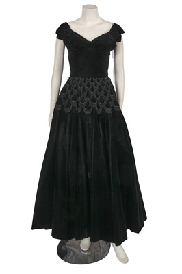 Lot 731 - A Hardy Amies black velvet evening gown, circa 1955