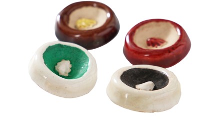 Lot 282 - A group of assorted Hélène Mechin ceramic oak leaf buttons, 1930s-1950s