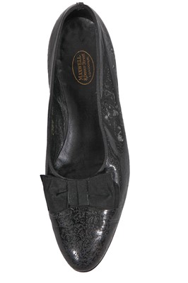 Lot 165 - A Meyer & Mortimer complete navy velvet court livery, 1928