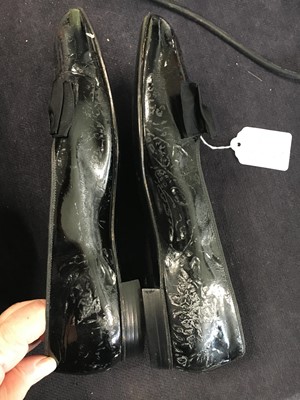 Lot 165 - A Meyer & Mortimer complete navy velvet court livery, 1928