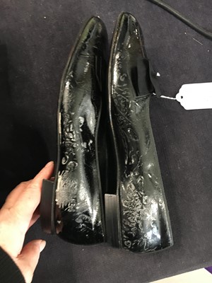 Lot 165 - A Meyer & Mortimer complete navy velvet court livery, 1928