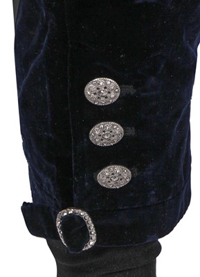 Lot 165 - A Meyer & Mortimer complete navy velvet court livery, 1928