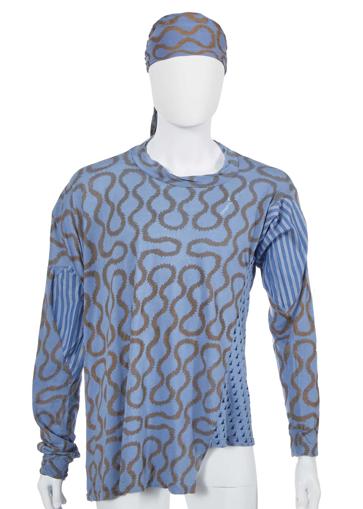 Lot 39 - A Westwood/McLaren squiggle print blue cotton jersey shirt, 'Pirate' collection, Autumn-Winter 1981-82
