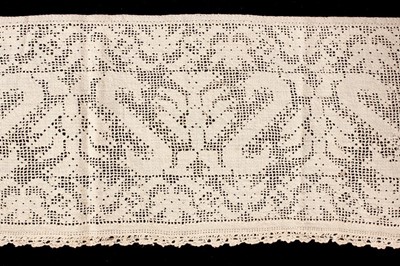 Lot 353 - A group of mainly 16th-17th century lace,...