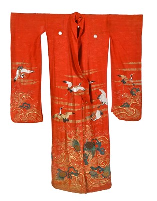 Lot 895 - A good embroidereed kimono, late 19th century