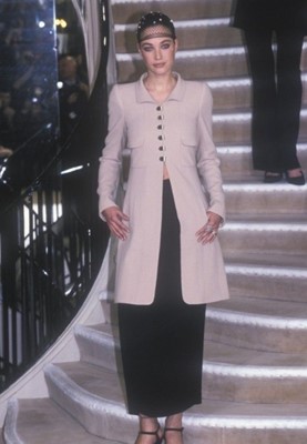 Lot 32 - A Chanel haute couture by Karl Lagerfeld taupe moss crêpe coat, Spring-Summer 1998