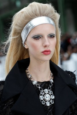 Lot 6 - A Chanel by Karl Lagerfeld pastel tweed jacket and pink cape, 'Chanel Airspace' collection, Autumn-Winter 2017-18