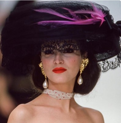 Lot 45 - A pair of Chanel haute couture by Karl Lagerfeld gilt and faux pearl earrings, Spring-Summer 1988
