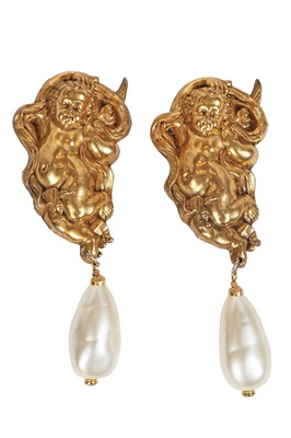 Lot 45 - A pair of Chanel haute couture by Karl Lagerfeld gilt and faux pearl earrings, Spring-Summer 1988