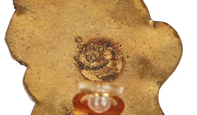 Lot 45 - A pair of Chanel haute couture by Karl Lagerfeld gilt and faux pearl earrings, Spring-Summer 1988