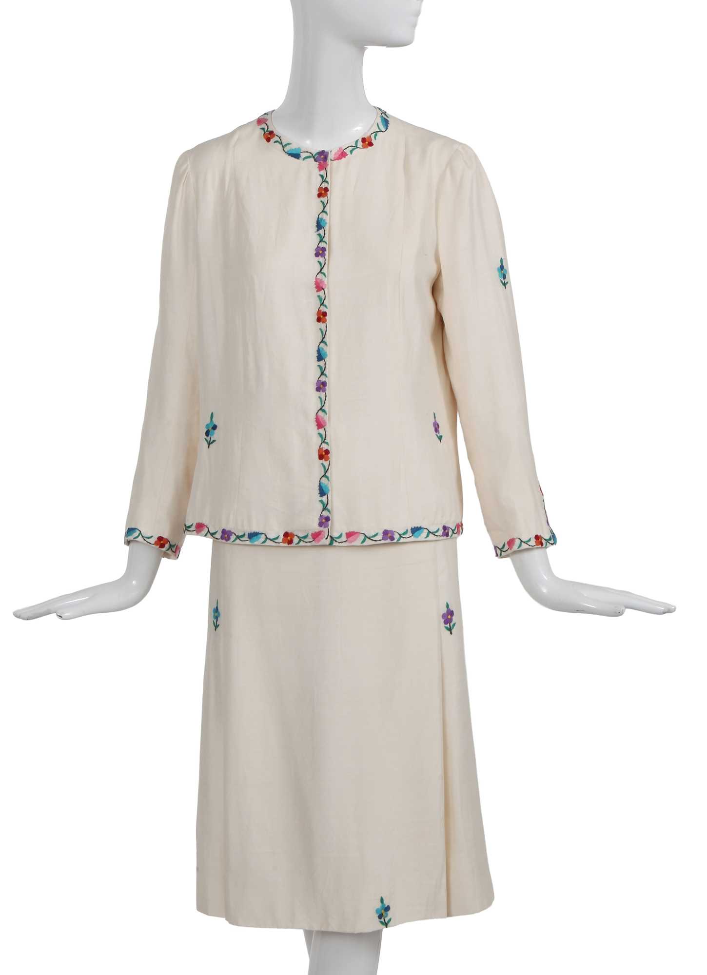 Lot 55 - A Chanel haute couture silk summer suit, circa 1979