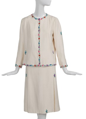 Lot 55 - A Chanel haute couture silk summer suit, circa 1979