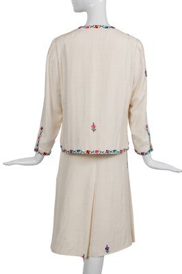 Lot 55 - A Chanel haute couture silk summer suit, circa 1979