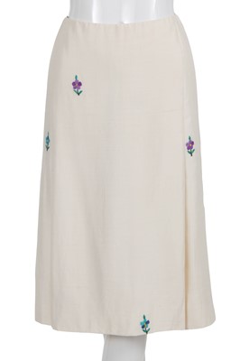 Lot 55 - A Chanel haute couture silk summer suit, circa 1979