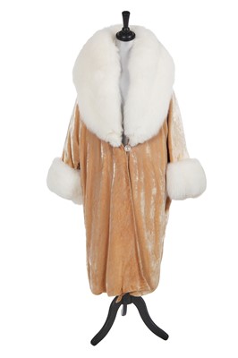 Lot 48 - Shirley MacLaine's costume as Martha Levinson in the TV series 'Downton Abbey', 2012