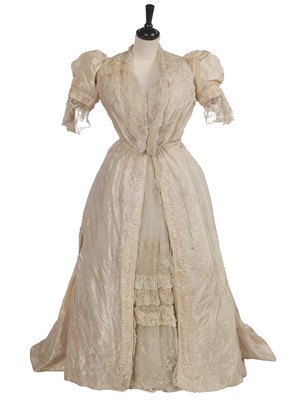 Lot 535 - A rare Jeanne Paquin ivory taffeta evening gown, circa 1903