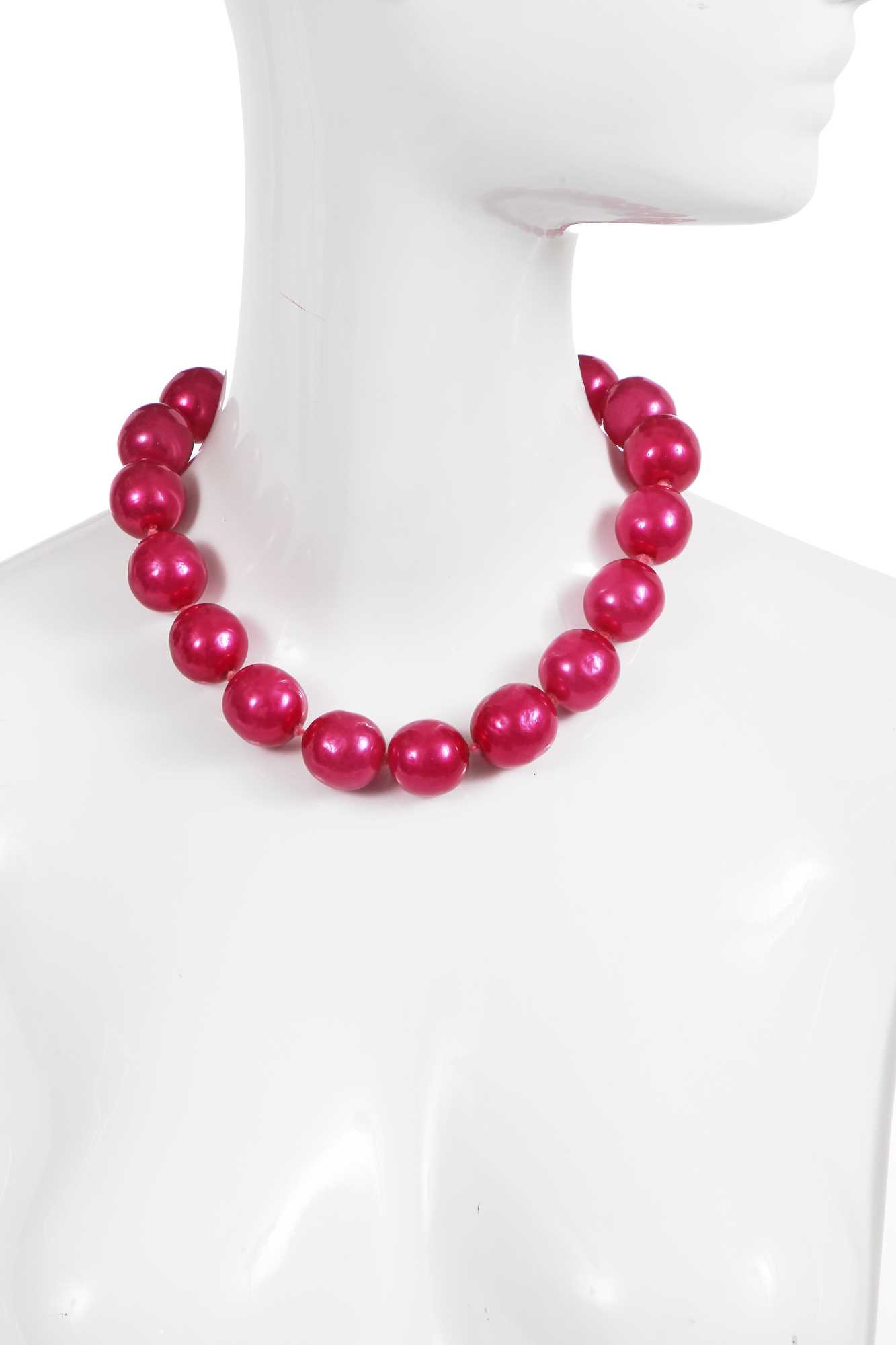 Lot 41 - A Chanel by Karl Lagerfeld fuchsia beaded necklace, 'Nouvelle Rapper (Hip Hop)' collection, Autumn-Winter 1991-92