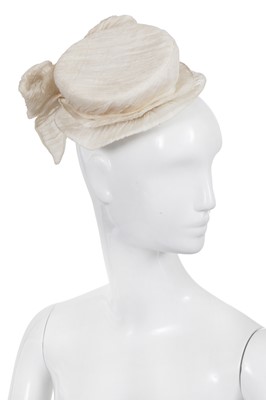 Lot 313 - A rare John Galliano pleated white organdie hat, 'The Rose' collection, Autumn-Winter 1987-88