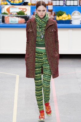 Lot 17 - A Chanel by Karl Lagerfeld green and red bouclé tweed coat, Autumn-Winter 2014-15