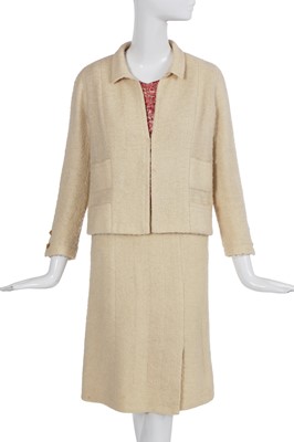 Lot 64 - A Gabrielle Chanel haute couture cream bouclé suit, late 1960s