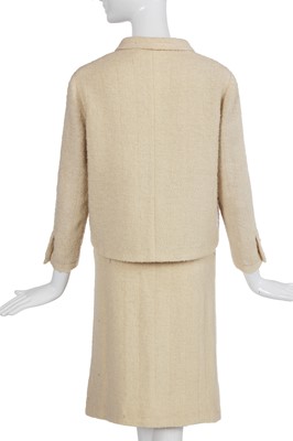Lot 64 - A Gabrielle Chanel haute couture cream bouclé suit, late 1960s