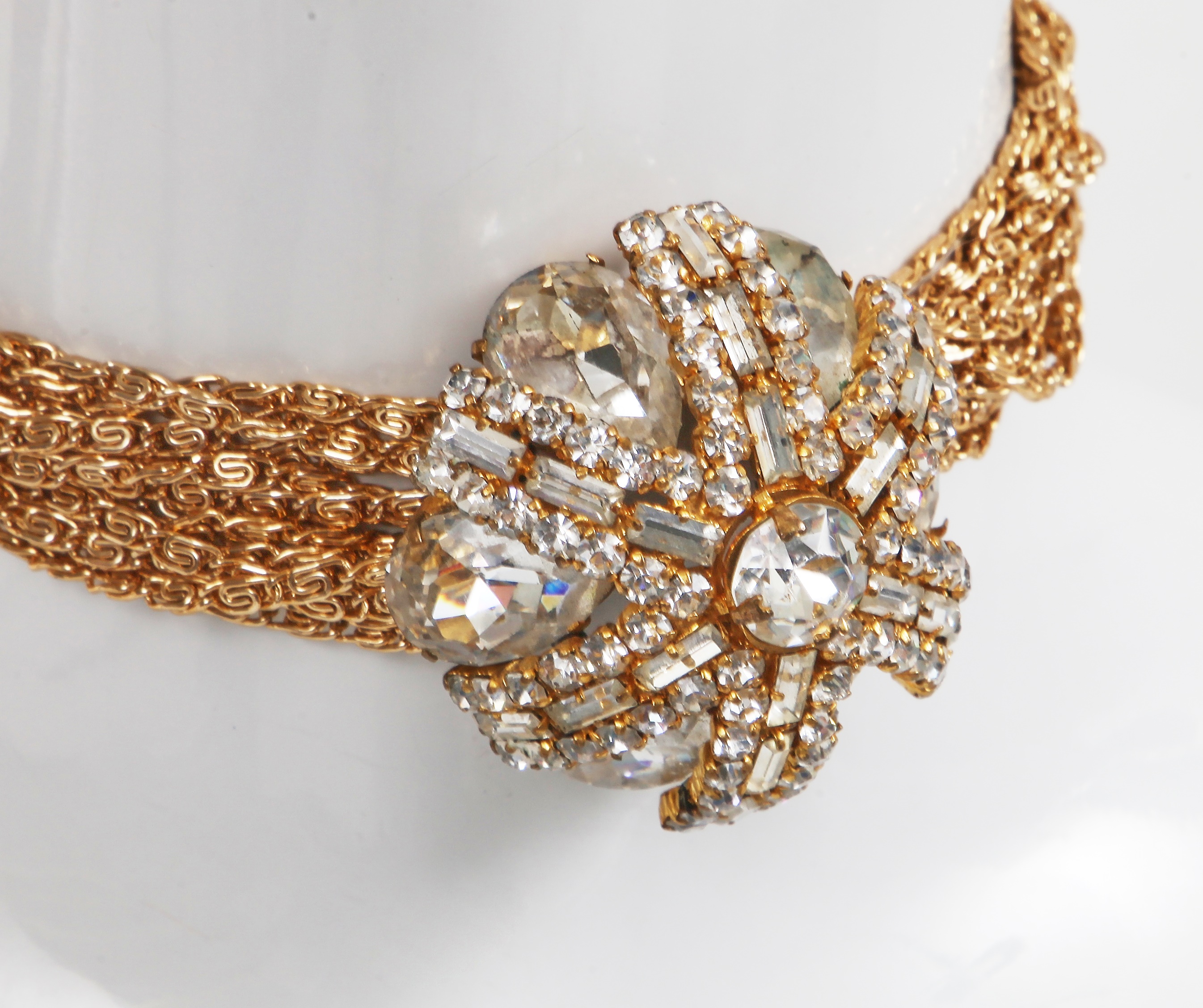 Lot 89 - A Madame Grès gilt chain and pate de verre