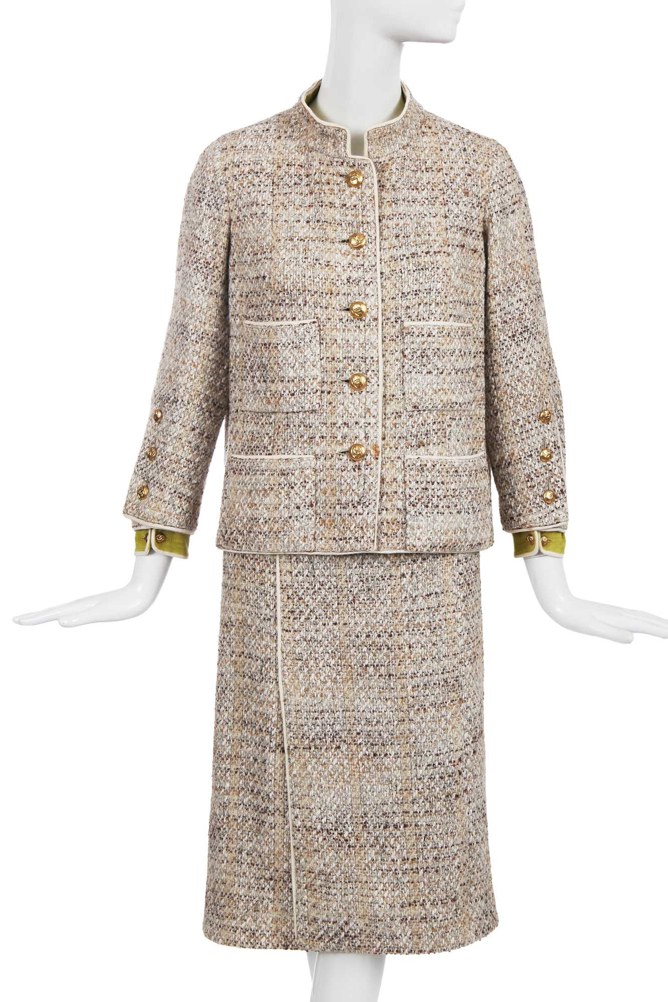 Lot 61 - A Gabrielle Chanel haute couture tweed suit, circa 1969