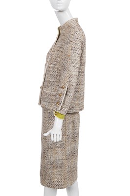 Lot 61 - A Gabrielle Chanel haute couture tweed suit, circa 1969