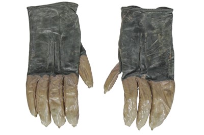 Lot 78 - A pair of Carol Christian Poell men's garment-dyed green leather nine-fingered gloves, 2000s