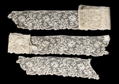 Lot 488 - A good flounce of Brussels bobbin lace, mid...