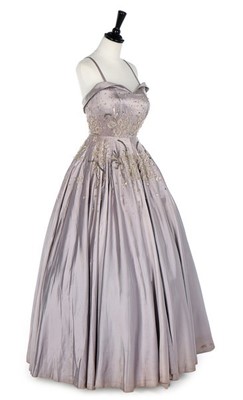 Lot 204 - A Molyneux couture lilac satin ballgown, early...