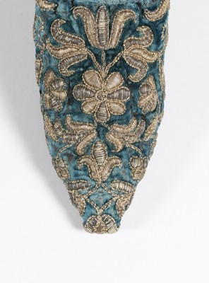 Lot 98 - A fine and important pair of embroidered...