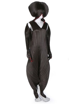 Lot 333 - A fine and rare Issey Miyake/Naoki Takizawa...