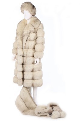 Lot 22 - A fine Dicker & Dicker arctic fox coat, with...