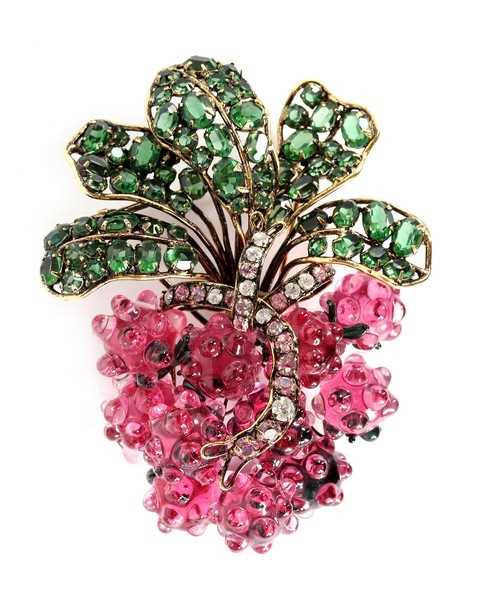 Lot 51 - An Iradj Moini oversized 'raspberry' brooch,...