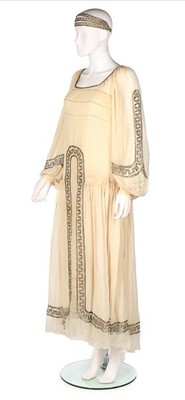 Lot 180 - A Jeanne Lanvin couture ivory chiffon bridal...