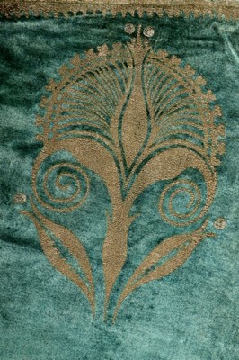 Lot 161 - A fine Mariano Fortuny stencilled green velvet...