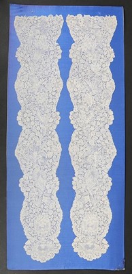 Lot 382 - A fine pair of Point d'Angleterre lappets,...