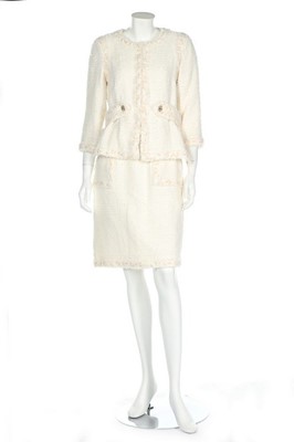 Lot 7 - A Chanel cream cotton tweed suit, Spring 2010,...