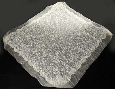 Lot 395 - A Brussels mixed lace veil, late 19th century,...