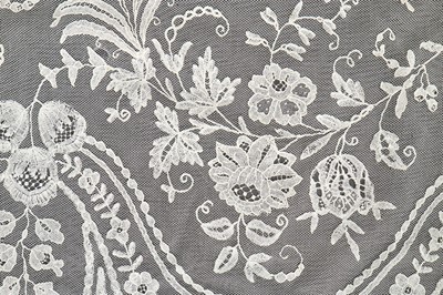 Lot 395 - A Brussels mixed lace veil, late 19th century,...