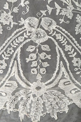 Lot 395 - A Brussels mixed lace veil, late 19th century,...