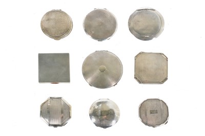 Lot 115 - A group of accessories and compacts, including...