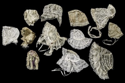 Lot 410 - A good group of assorted lace collars, edgings,...